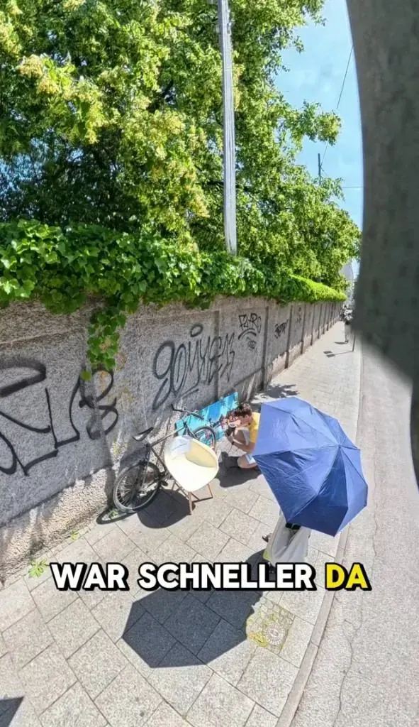 Blick von oben auf die aufgebauten Sachen in der Innenstadt